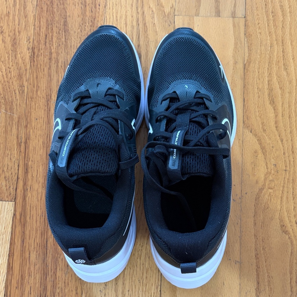 Nike Men's Black Athletic Sneakers with White Sole